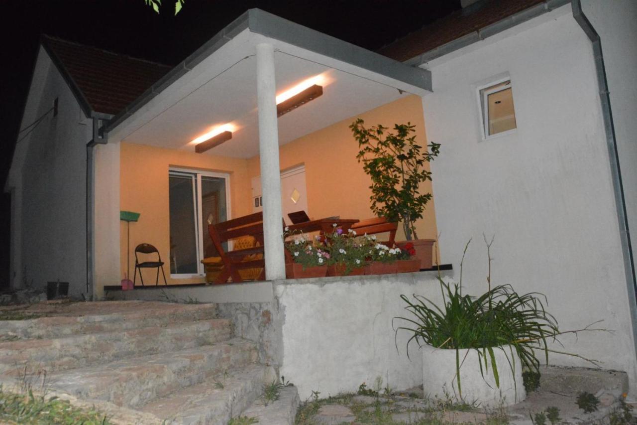 Gazdinstvo Tadic Casa de hóspedes Nikšić Exterior foto
