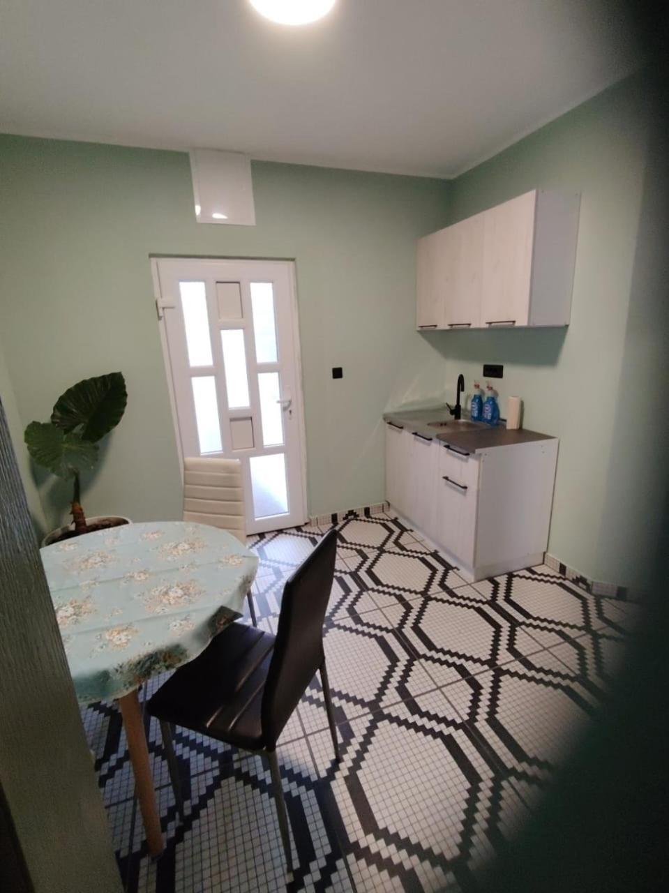 Gazdinstvo Tadic Casa de hóspedes Nikšić Exterior foto